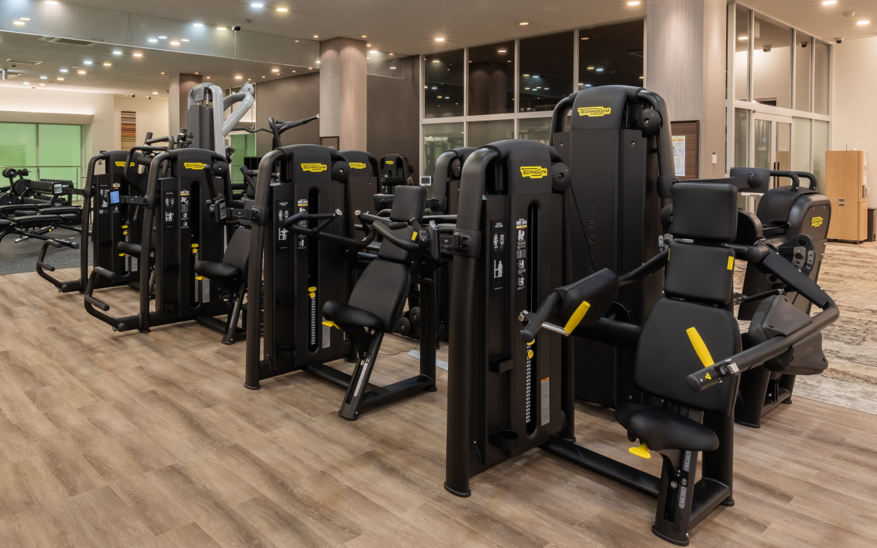 筋力トレーニングマシン